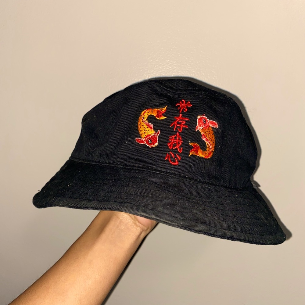 bucket hat